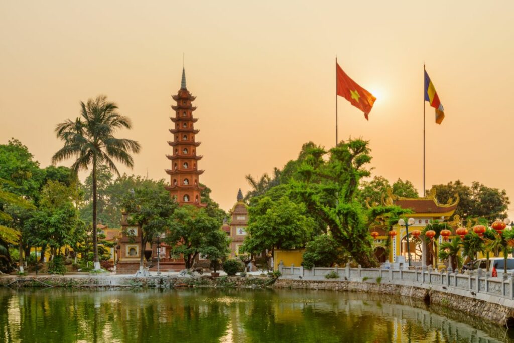 在西湖与镇国寺漫步