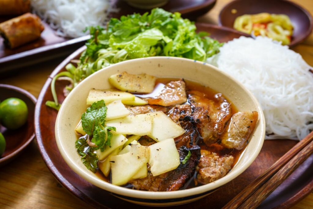 品尝河内米线烤肉